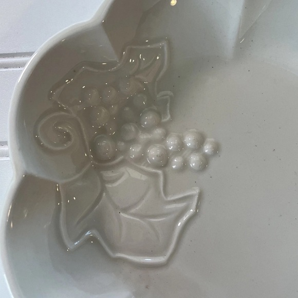 Red-Cliff Ironstone Bowl Vegetable Serving Dishes Set 2 Embossed Design 8.75” - Picture 4 of 5